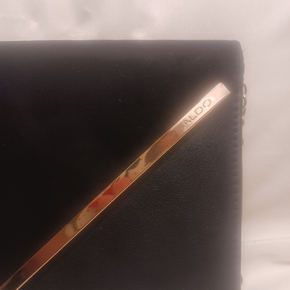 Crossbody - Picture 3 of 9